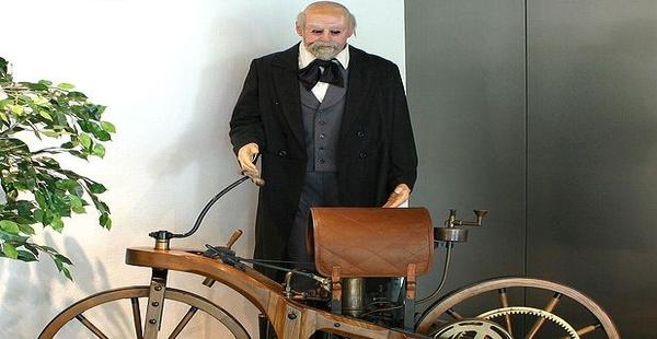 Gottlieb Daimler patentó primera motocicleta del mundo-0