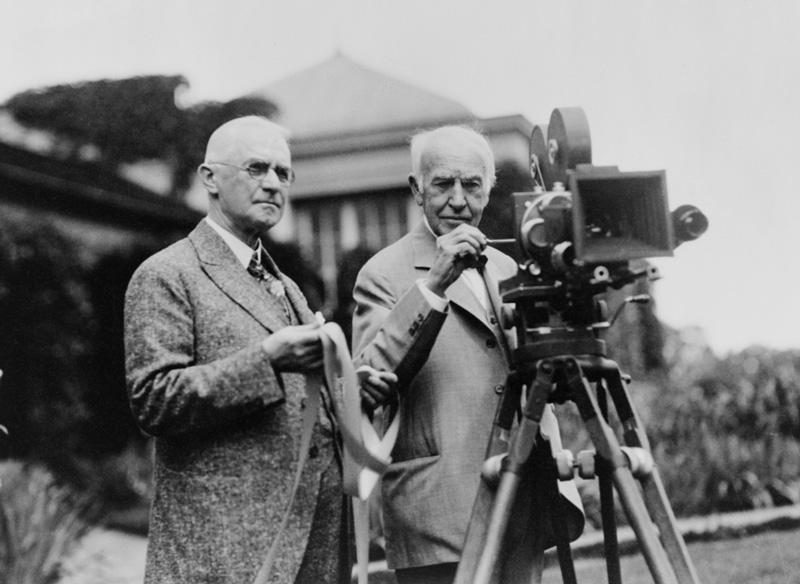Thomas Edison hace la primera presentación pública de cine sonoro-0